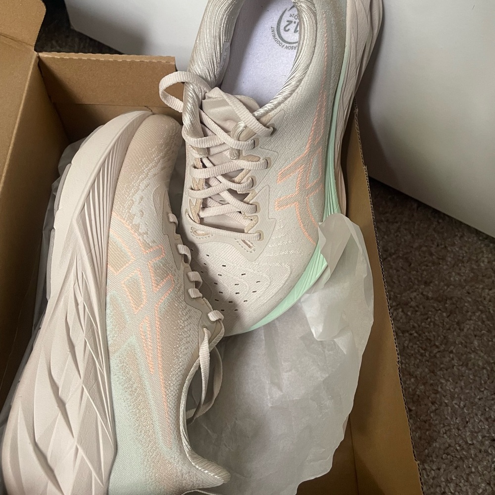 ASICS Novablast 4